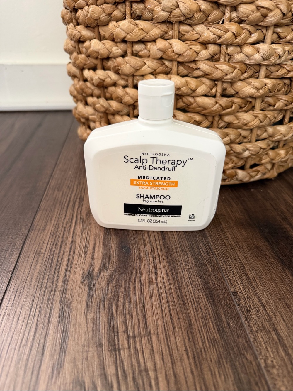 Neutrogena Scalp Therapy Anti-Dandruff Extra Strength Shampoo, EXP 11/2027, NEW